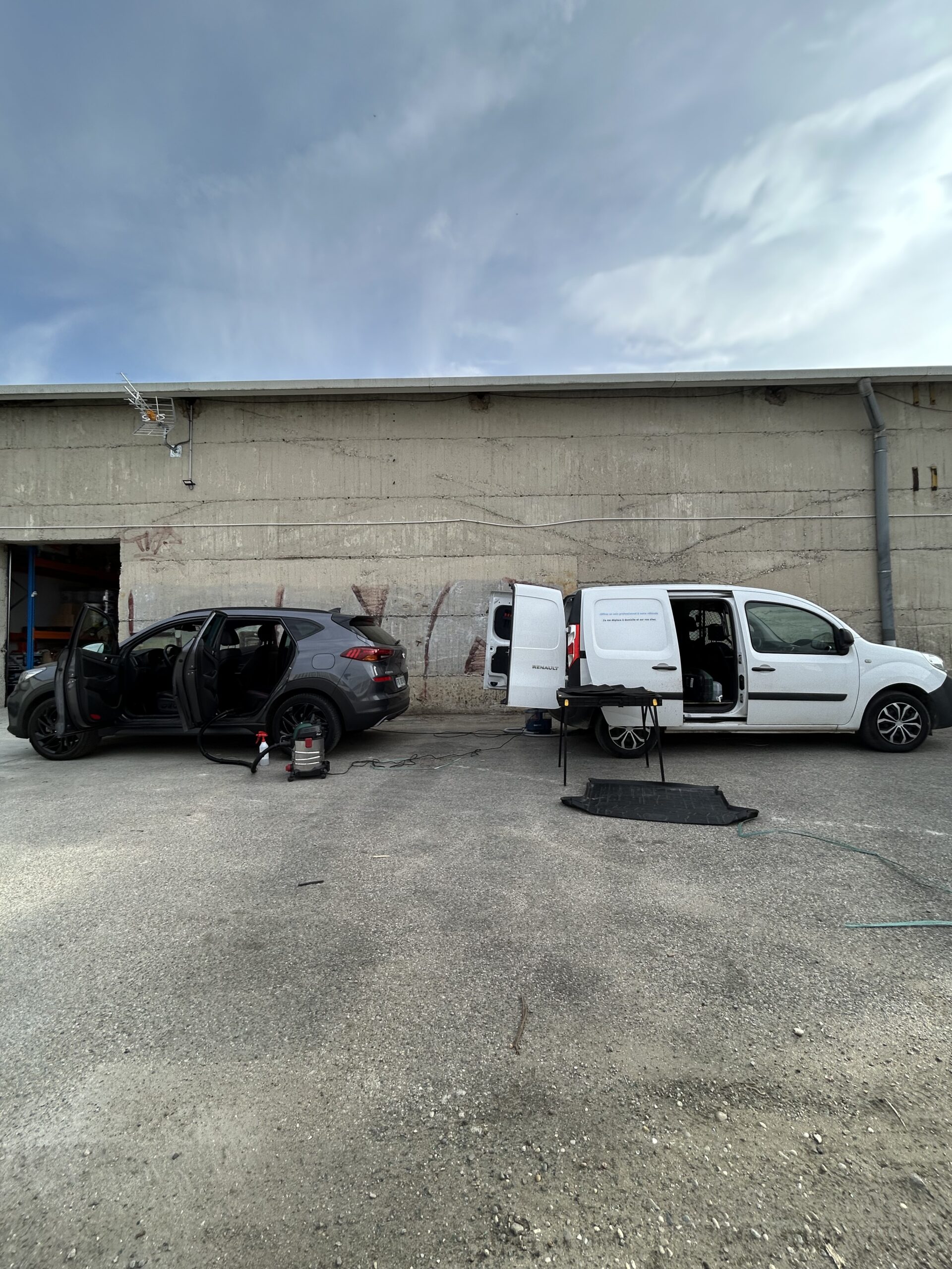 Nettoyage automobile, a domicile, a son travail pour un particuliers, prestation interieur exterieur à romans sur isere