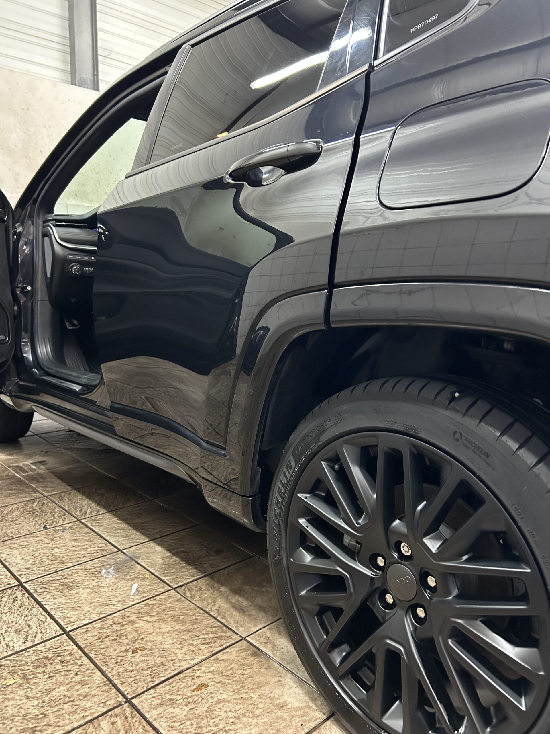 pollisage lustrage mours saint eusebe SUV